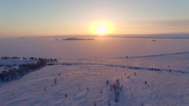 Letecký průzkum ze vzduchu. Zima. Jezero Bajkal. Malé moře — Stock video