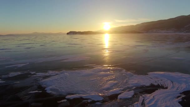 Inquérito aéreo do ar. Inverno. Lago Baikal. Mar pequeno — Vídeo de Stock