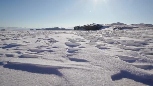 Prones codec. Зима. Озеро Байкал покрыто льдом и снегом — стоковое видео