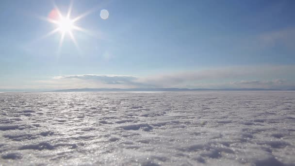 Códec de Prores. El invierno. Lago Baikal está cubierto de hielo y nieve — Vídeos de Stock