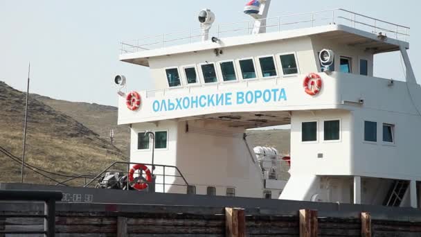 Aard van het Baikalmeer. Ferry naar het eiland van Olkhon — Stockvideo