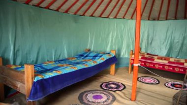 Yurt. Biraz içeri. Deniz Baykal. Olkhon Adası