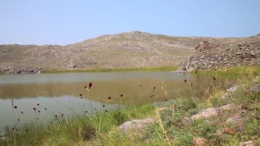 Manzara Olkhon Adası üzerinde göl Nuku-Nur. Deniz Baykal