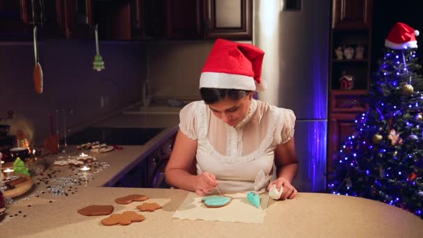 A girl prepares cookies for Christmas in the kitchen — Stock Video