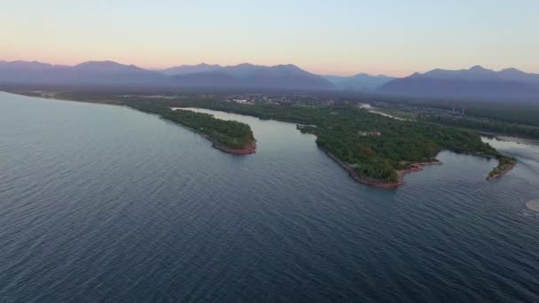 Hava Fotoğrafçılığı Baykal Gölü Kıyı Yerleşmesi Vydrino — Stok video