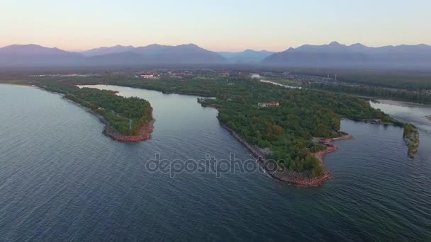 Αεροφωτογραφιών Διευθέτηση Σχετικά Την Ακτή Της Λίμνης Baikal Vydrino — Αρχείο Βίντεο