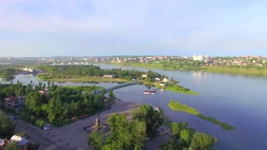 Hava fotoğrafçılığı. Sabah büyük bir şehir. Yaz. Irkutsk