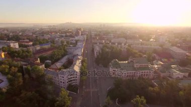 Hava fotoğrafçılığı. Sabah büyük bir şehir. Yaz. Irkutsk