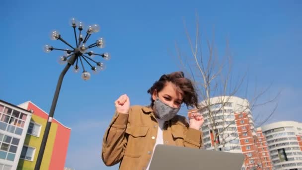 Emotional Young Woman Brown Clothes Mask Remotely Works Laptop Outdoors — Stock Video