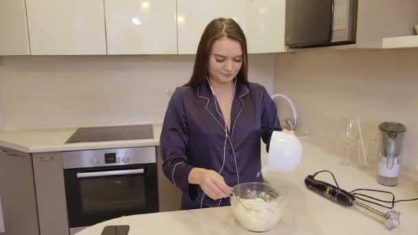 Girl Long Dark Hair Blue Clothes Preparing Healthy Breakfast Apartment — Stock Video