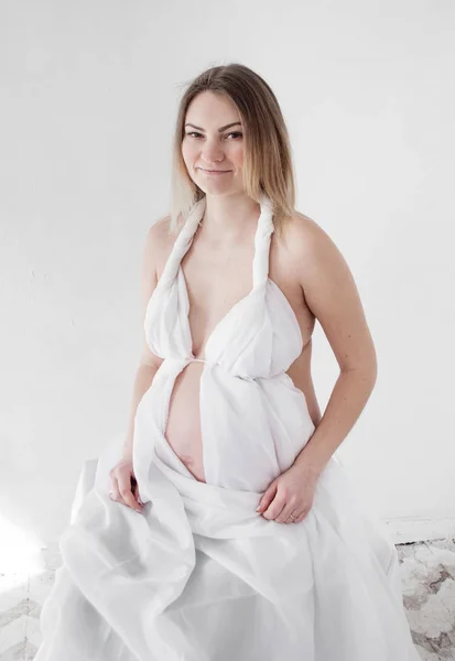 Retrato Fotográfico Una Embarazada Blanco —  Fotos de Stock