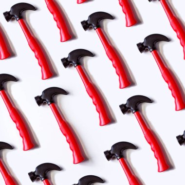 fotoğraf kırmızı çekiç deseni