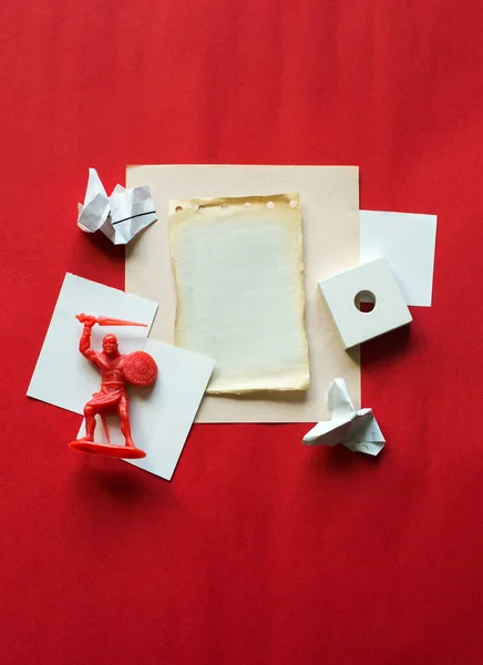 Photo Pour Maquette Fond Rouge Composition Feuilles Papier — Photo