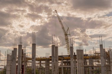 İnşaat halindeki bir binanın beton iskeleti