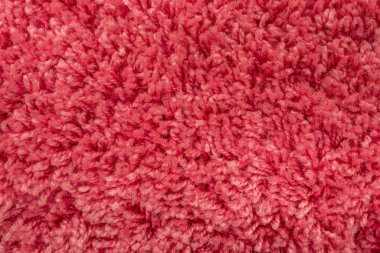 Yakın plan örülmüş sıcak yapay pembe kürkün soyut arkaplanı