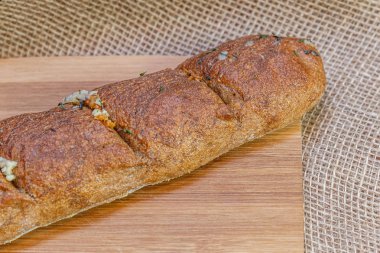 Buğday unu, ev yapımı sarımsaklı ekmek.