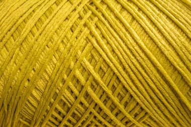 Sarı-yeşil iplik ve parlak iplik.