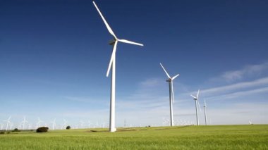 Aeolian jeneratör alanında çalışan içinde Rüzgar jeneratörleri.