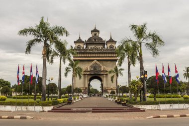 Başkent Vientiane 'deki Patuxai Anıtı, Laos. (Zafer kemeri))