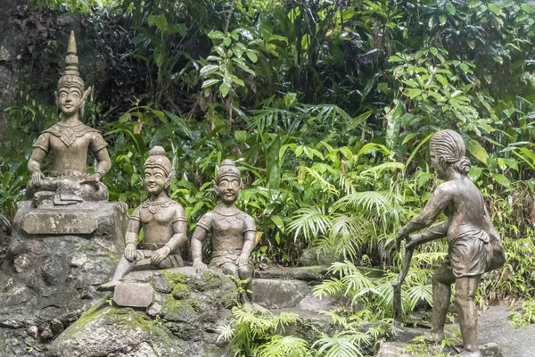 Statue di Buddha Tar Nim Cascata Giardino magico segreto Koh Samui . — Foto Stock