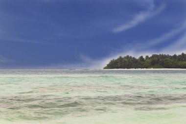 Turkuaz mavi su, beyaz plajlar. Rasdhoo Adası Maldivler, Rasdhoo-Atoll.