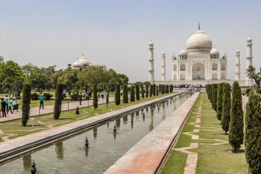 Taj Mahal Agra, Hindistan 'da. Ünlü dev mermer mozolede.