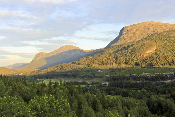Spektakuläre Landschaft mit Bergen und Tälern, Hemsedal, Buskerud, Norwegen. — Stockfoto