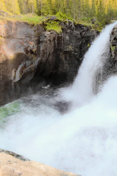 Nejkrásnější vodopád v Evropě. Rjukandefossen Hemsedal, Buskerud, Norsko. — Stock fotografie