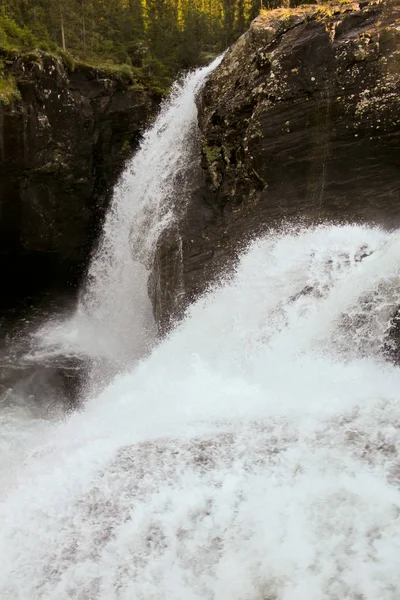 Nejkrásnější vodopád v Evropě. Rjukandefossen Hemsedal, Buskerud, Norsko. — Stock fotografie