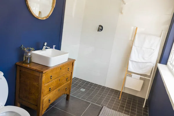 Bagno nobile, toilette in royal blue Città del Capo, Sudafrica . — Foto Stock