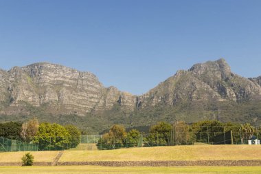 Dağlar mavi gökyüzü, Masadağı Ulusal Parkı, Cape Town, Güney Afrika.