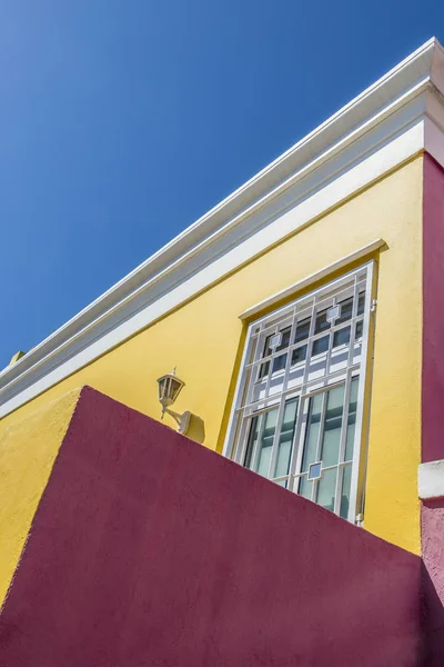 Paredes ventanas coloridas casas Bo Kaap Ciudad del Cabo, Sudáfrica . — Foto de Stock