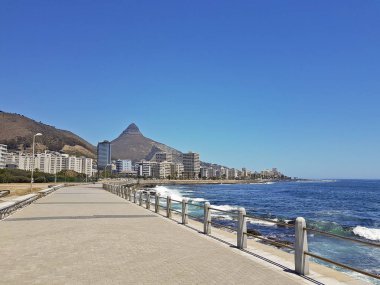 Cape Town Güney Afrika 'da Sea Point plaj gezisi.