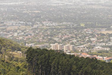 Cape Town 'dan Claremont bölgesine ve Güney Afrika dağlarına.