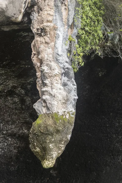 Stein wie Schwanz Penis, Höhle Ko Hong Island, Thailand. — Stockfoto