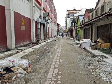 Kutsal festival Hari Raya Aidilfitri Ramzan 'dan sonra Kuala Lumpur, Malezya' da birçok çöp ve kirli sokak