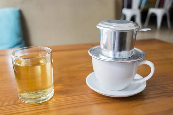 Вкусный Кофе Вьетнаме Бесплатным Стаканом Чая Маття — стоковое фото