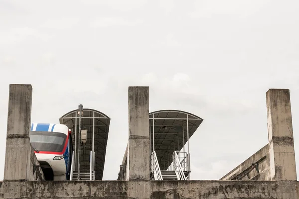 クアラルンプールの建設現場による地下鉄駅の終点 — ストック写真