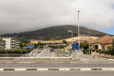 Mowbray Yerleşimciler Yolu Güney Afrika Cape Town 'da otoyol manzarası.