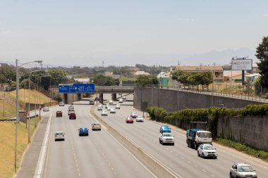 Mowbray Yerleşimciler Yolu Güney Afrika Cape Town 'da otoyol manzarası.