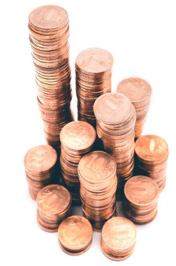 İzole bir arkaplanda yığınla Rus rublesi..