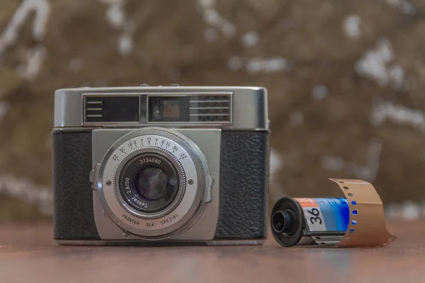Antigua cámara de película antigua 35 mm —  Fotos de Stock
