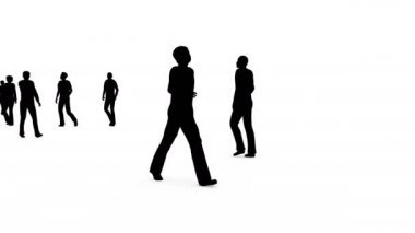 4k kalabalığın üzerine beyaz yürüyüş taşındı