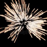 Een vurige explosie met rook met vonken op zwart