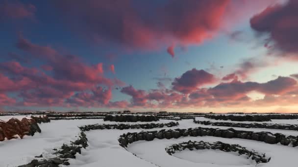 Ηλιοβασίλεμα χειμώνα εναέρια πτήση πάνω στο βουνό — Αρχείο Βίντεο