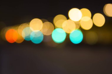 Bokeh ile soyut arkaplan ve şehrin odak dışı ışıkları