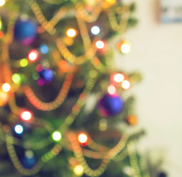 Αφηρημένο χριστουγεννιάτικο φόντο με χριστουγεννιάτικο δέντρο με decoratio — Φωτογραφία Αρχείου