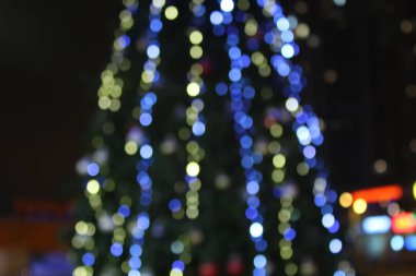 Noel ağacı ve süslemeleri olan soyut noel arkaplanı