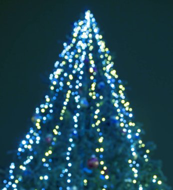 Noel ağacı ve süslemeli soyut noel arkaplanı