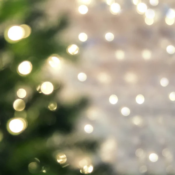 Árbol de Navidad, luces bokeh desenfocadas. — Foto de Stock